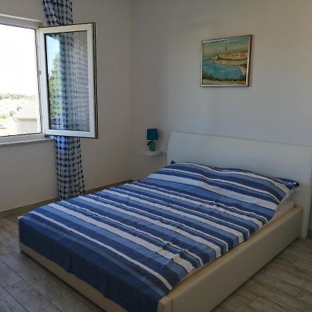 Apartmani Nevera Krk Town Exteriör bild