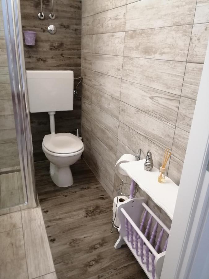 Apartmani Nevera Krk Town Exteriör bild
