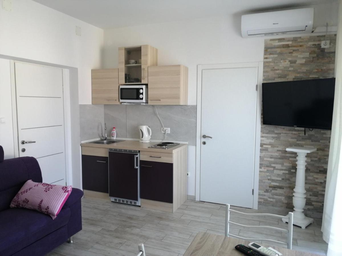 Apartmani Nevera Krk Town Exteriör bild