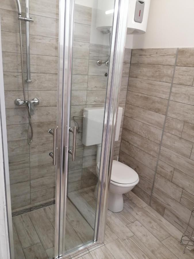Apartmani Nevera Krk Town Exteriör bild